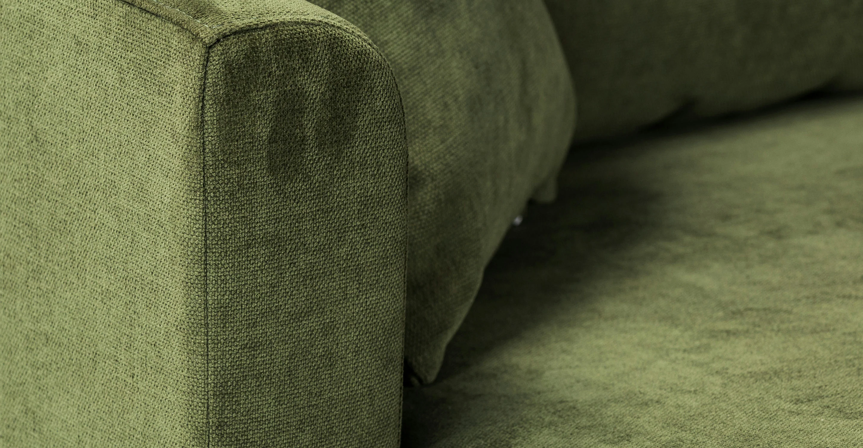 Lucerne Left-Facing Sectional with Extra-Wide Chaise - Image 15